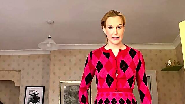 Cute amateur brunette naughty in solo jerking show on camera