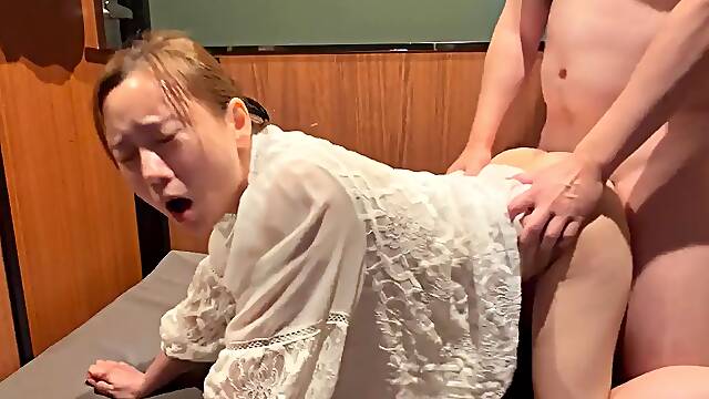 Lewd masochistic wife has sex at an Internet cafe, holding back her moans and reaching climax in a silent room.