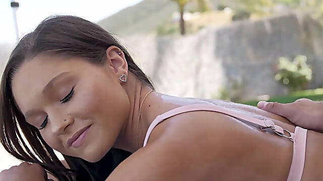 Zoe bloom treats her stepdad to a topless Father’s Day handjob