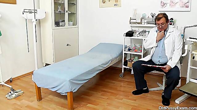 Jitule Pussy Exam