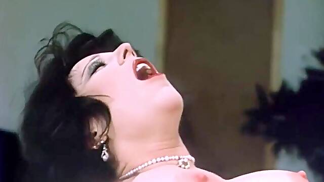 Raunchy retro MILF mind-blowing sex scene