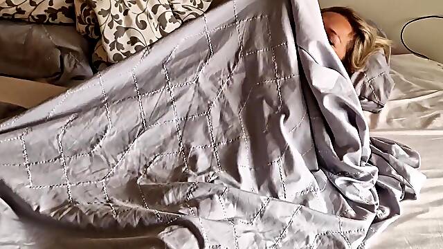 Amateur mother I'd like to fuck Begins Her Day With a Sex Toy