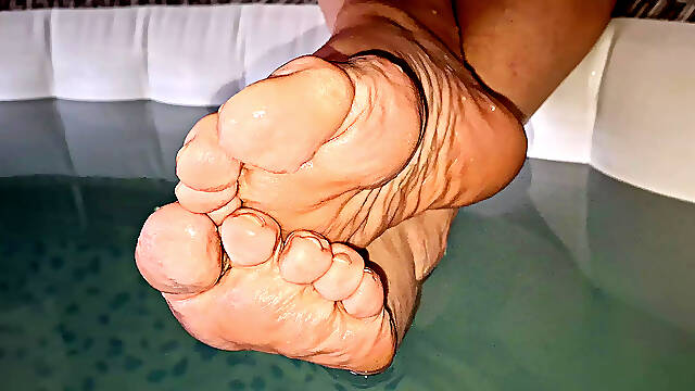 Girlfriend shows her cute feet in the hot tub