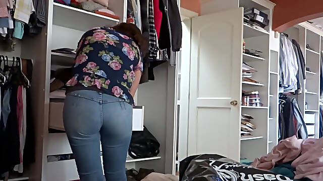 My wifes stepsister shows off and asks me to make her cum on her delicious ass