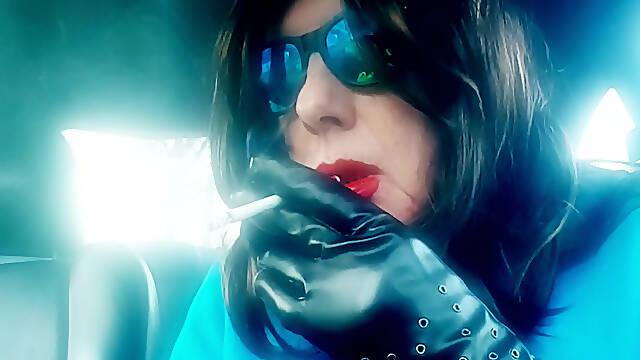 MRS. ROMAN SHOWING HER COCK STROKING SKILLS ON A DILDO WHILE SMOKING VS120s