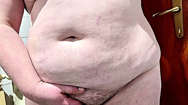 Horny mature woman in glasses enjoys amateur sex in ultra high definition