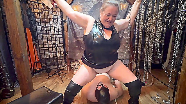Part 2:- Lanista Bear & Domina Satana Takes Pussy Licker in the Dungeon for a Bit of Food Play and Treats.