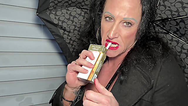 Smokin Hotred Lipstick Ciagrette Tease