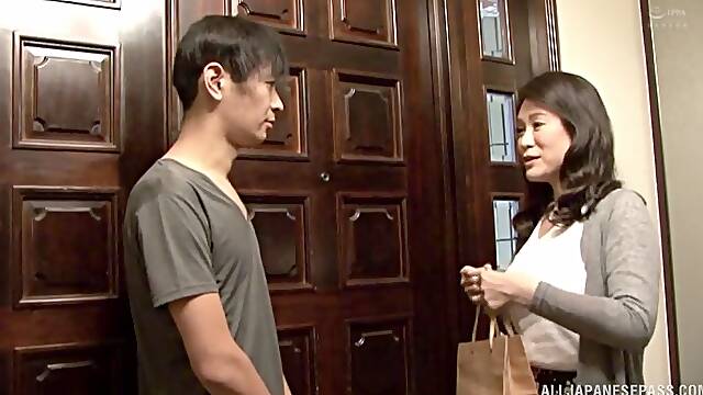Hoshino Yurie with natural tits moans while being nicely fingered